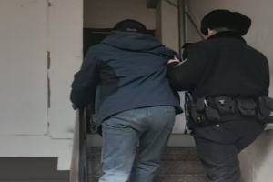 春雷行动：巡逻民警救助醉酒男子