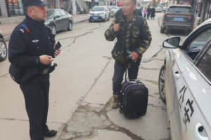 春雷行动：外地务工人员误丢身份证 民警帮忙解决难题