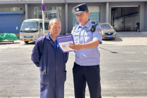 反诈宣传面对面  东莱派出所民警为群众捂紧“钱袋子”