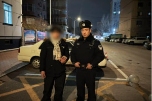 南岗分局民警巡逻中连助群众寻回遗失手机获市民游客双点赞