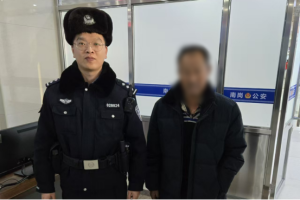 南岗分局民警巡逻中救助多位走失老人获家属赞誉