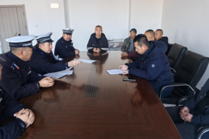 宾县公安局深入重点运输企业开展“筑牢冬季安全出行防线”宣传活动