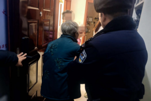 立冬后的寒风里，一句“要去姑娘家”成了老人唯一的“方向