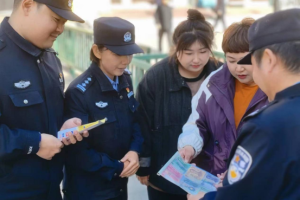 冰城公安：  普法宣讲进社区 筑牢基层平安防线