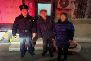 寒夜中的暖光——公园路派出所暖心救助走失老人