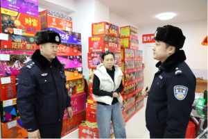 通河公安在烟花爆竹检查中织就  “警民共治”安全网