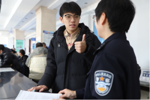 通河公安聚焦窗口服务——午休时间创办“潮汐窗口”