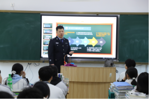 通河公安进校园开讲“反诈必修课” 筑牢校园“防骗墙”