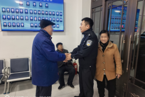 暴雨中暖心守护！民警智寻八旬走失老人