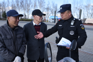 五一护游不打烊 反诈宣传进公园 ——方正公安守护景区平安