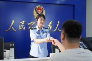 冰城公安： 窗口“升温”服务“走心”