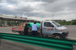 南岗分局长江路公安检查站服务救助  过往车辆和群众