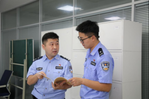 冰城公安：警徽下的传承  从徒弟到师傅的接力守护