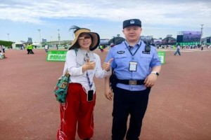 音乐节上的“藏蓝”守护：  冰城民警用温情书写盛夏答卷