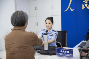 冰城公安：把平安触角延伸到每一个角落  让和谐之花开遍每一个社区