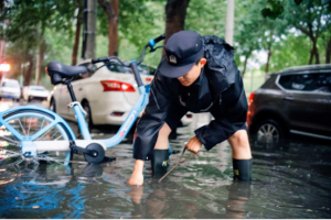 别怕，有我们在！  冰城公安逆水而行护一城安澜