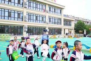 冰城公安：深耕护学岗勤务 筑牢校园安全屏障