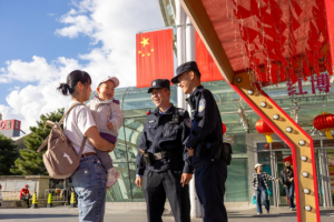 冰城公安：警徽熠熠守平安 赤诚担当护华诞
