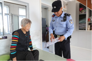 流动普法进市场 扫黑宣传护营商｜通河公安扫黑除恶宣传走近商户群众