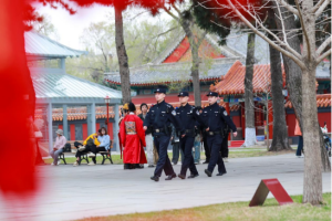 冰城公安：一袭藏蓝守秋色 万家烟火享安宁