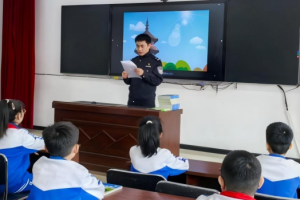 法治课堂开讲啦！ 冰城公安送上学生安全“成长锦囊”