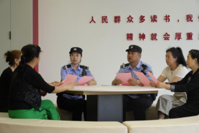守住“钱袋子”  冰城公安“考后反诈课”开讲