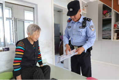 流动普法进市场 扫黑宣传护营商｜通河公安扫黑除恶宣传走近商户群众