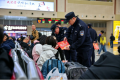 冰城公安靶向普法 送上节后“反诈锦囊”