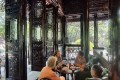 阔别一年终相见！桂林公园焕新回归，市民扎堆“打卡”纳凉
